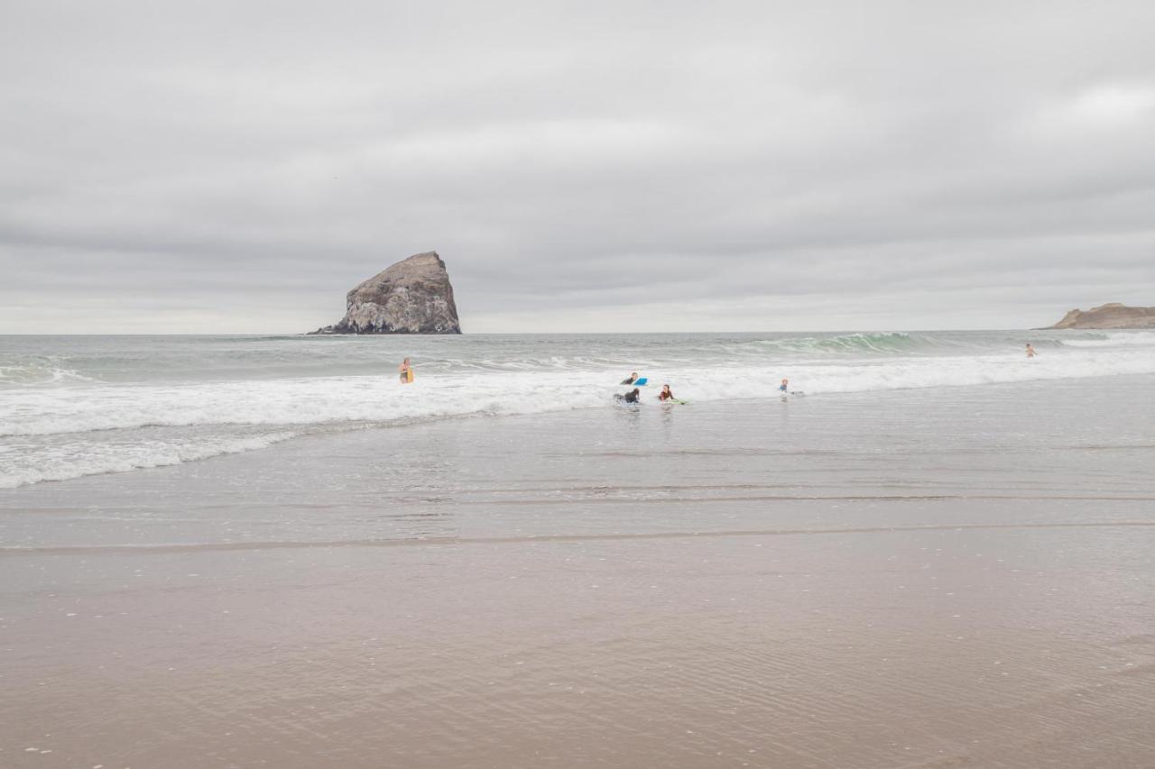 A Mermaids Dream Pacific City Exterior photo